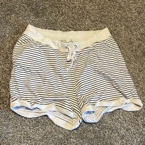 white and black striped low waisted H&M L shorts